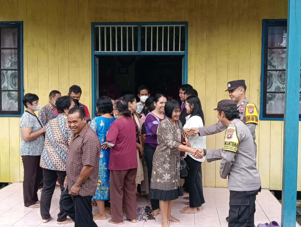 *Polsek Montallat Melaksanakan Pengamanan Gereja Ibadah Minggu Umat Nasrani Diwilkum Montallat
