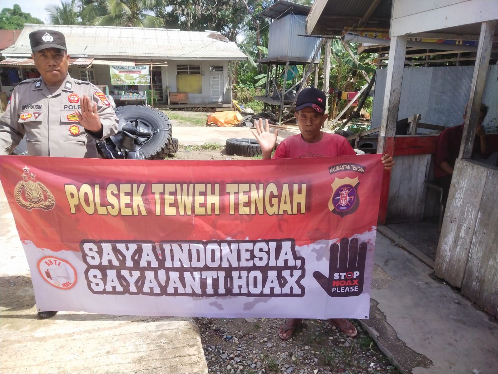 Berikan Edukasi Terkait Bahaya Berita Hoax, Polsek Teweh Tengah Sosialiasikan Anti Hoax Kepada Masyarakat