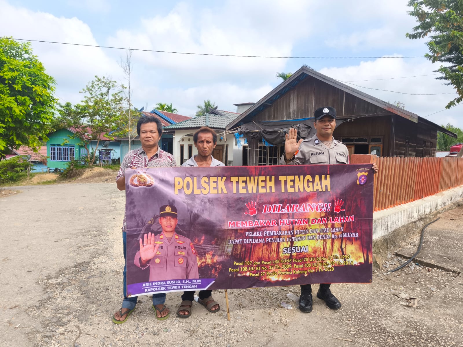 Sosialisasikan Akibat Dari Pembakaran Hutan/Lahan, Polsek Teweh Tengah Sampaikan Bahaya Karhutla Kepada Masyarakat