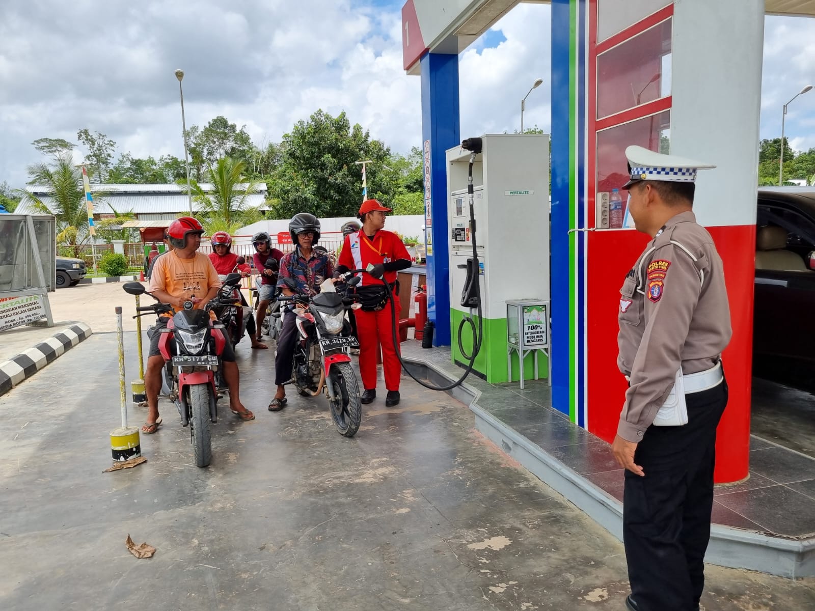 Hindari Ketidakstabilan Situasi di SPBU, Polsek Teweh Tengah Laksanakan Patroli Ke SPBU di Wilayah Hukum Teweh Tengah