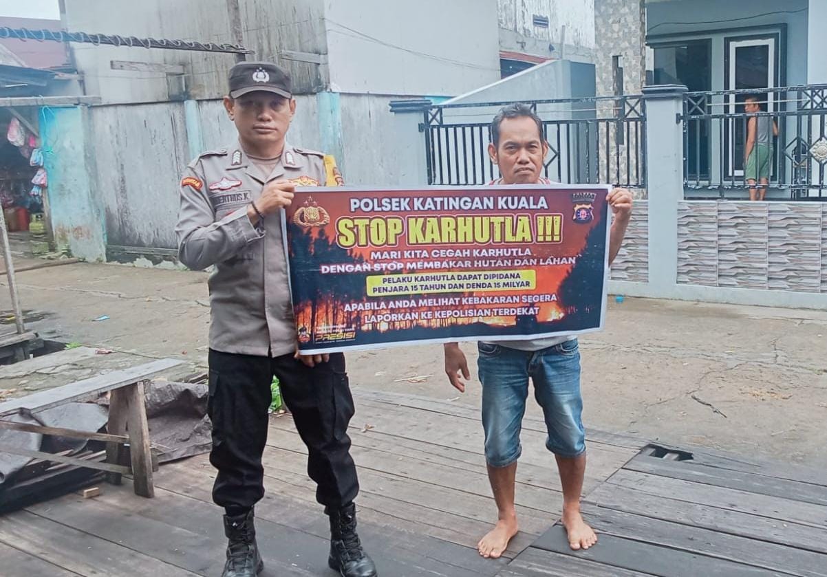 Bhabinkamtibmas Desa Kampung Tengah Sampaikan Himbauan tentang Karhutla Kepada petani