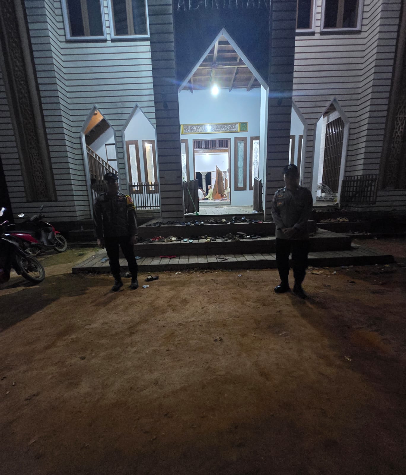 Ciptakan rasa aman selama Ramadhan 2026, Polsek Marikit, Polres Katingan Laks PAM dan Monitoring Ibadah Tarawih diwilayah Kecamatan Marikit Kabupaten Katingan.
