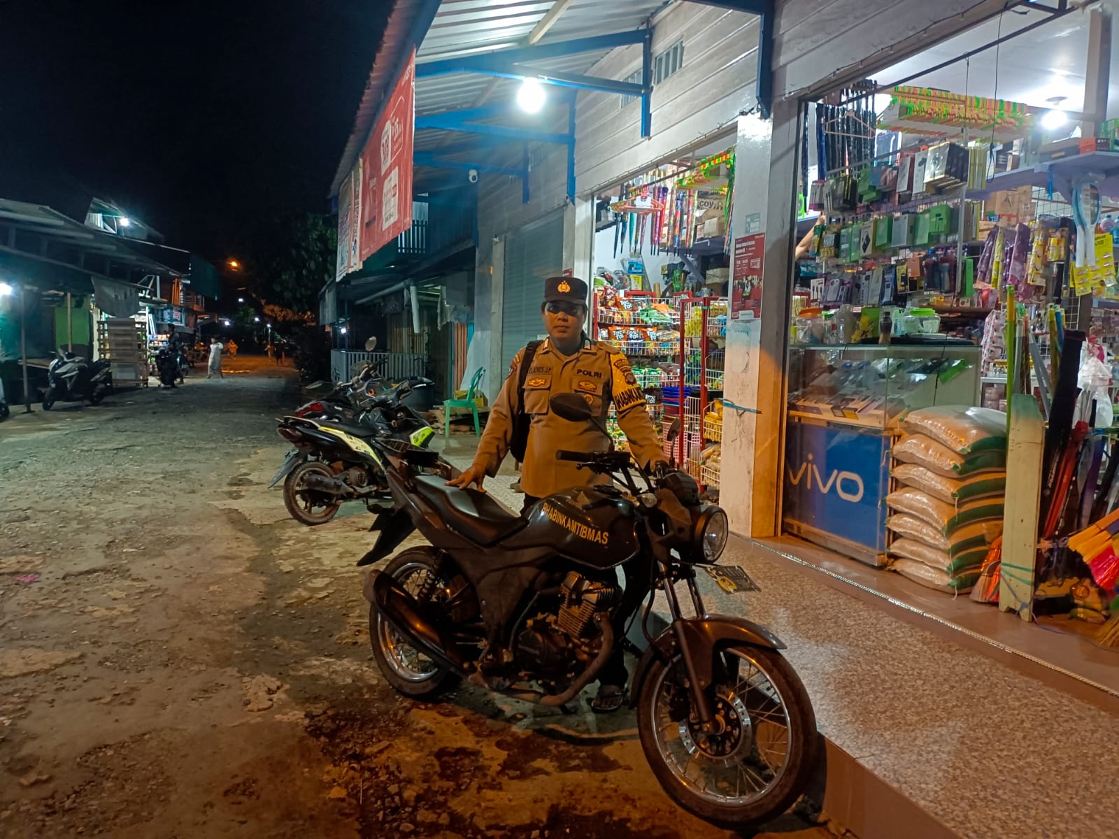 Tingkatkan Sitkamtibmas yang Kondusif ,Polsek Marikit laksanakan Patroli ke Obvit dan pemukiman warga.