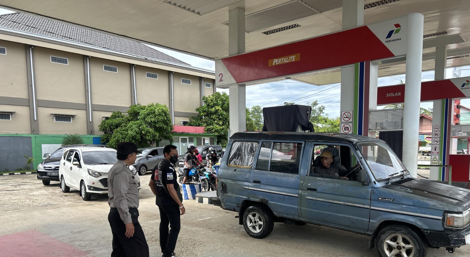 Cegah Ketidakstabilan Situasi di SPBU, Polsek Teweh Patroli ke SPBU Kecamatan Teweh Tengah