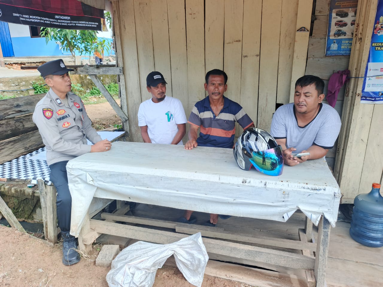 Melalui Sambang Warga, Piket Polsek Sosialisasikan Hotline 110