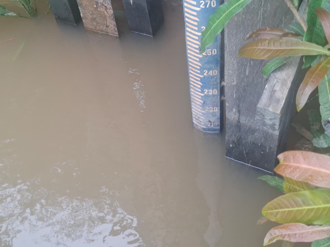 Piket Polsek Cek Debit Air Sungai Lamandau