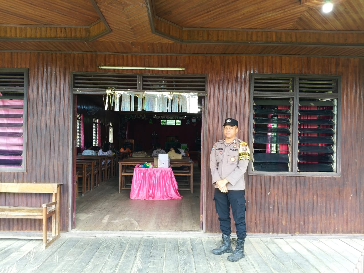 Tingkatkan Sitkamtibmas, Pers Polsek Marikit Laksanakan Pam Ibadah Minggu.