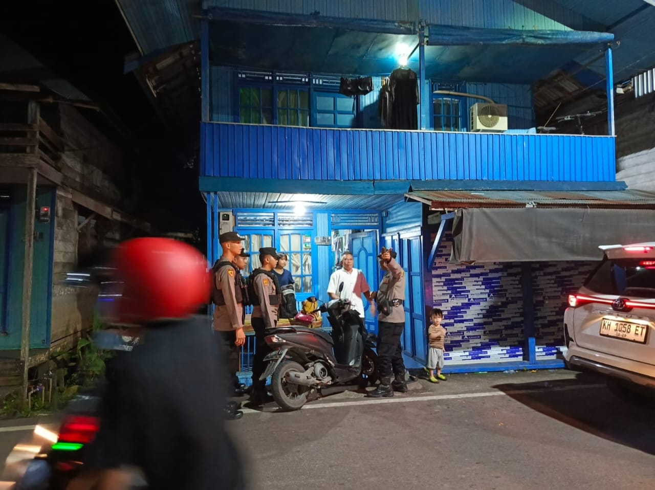 Jaga Situasi Kamtibmas Yang Kondusif Pada Malam Hari, Polsek Teweh Tengah Laksanakan Patroli Malam