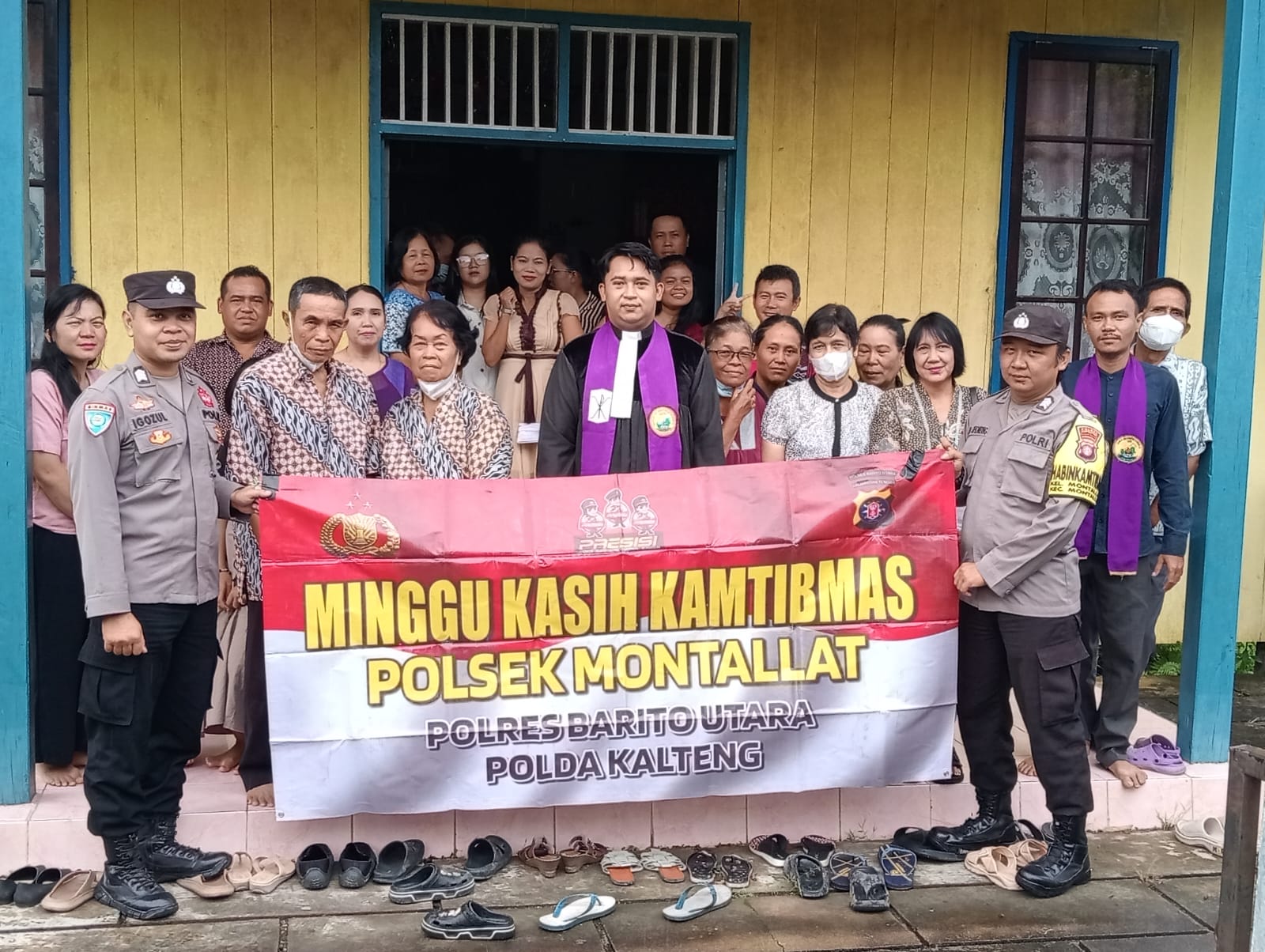 **Polsek Montallat Melaksanakan Pengamanan Gereja Ibadah Minggu Umat Nasrani Diwilkum Montallat*