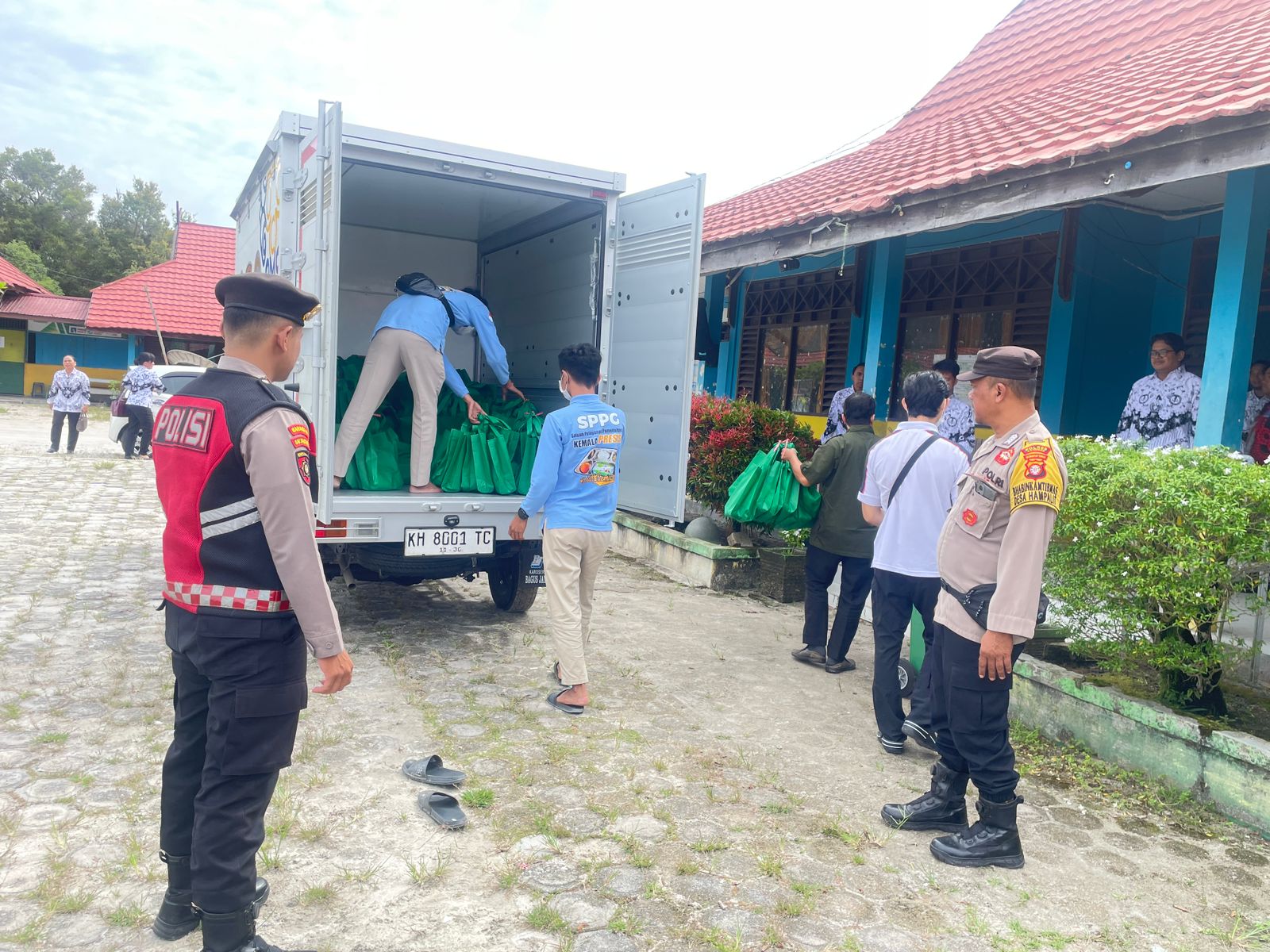 Sat Samapta Polres Katingan Laksanakan Pengawalan MBG di SMK Negeri 1 Kasongan KASONGAN.