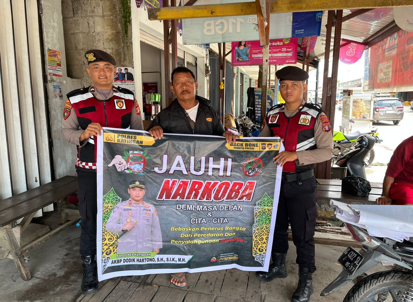 Personel Samapta Polres Katingan Ajak Masyarakat Jauhi Narkoba.