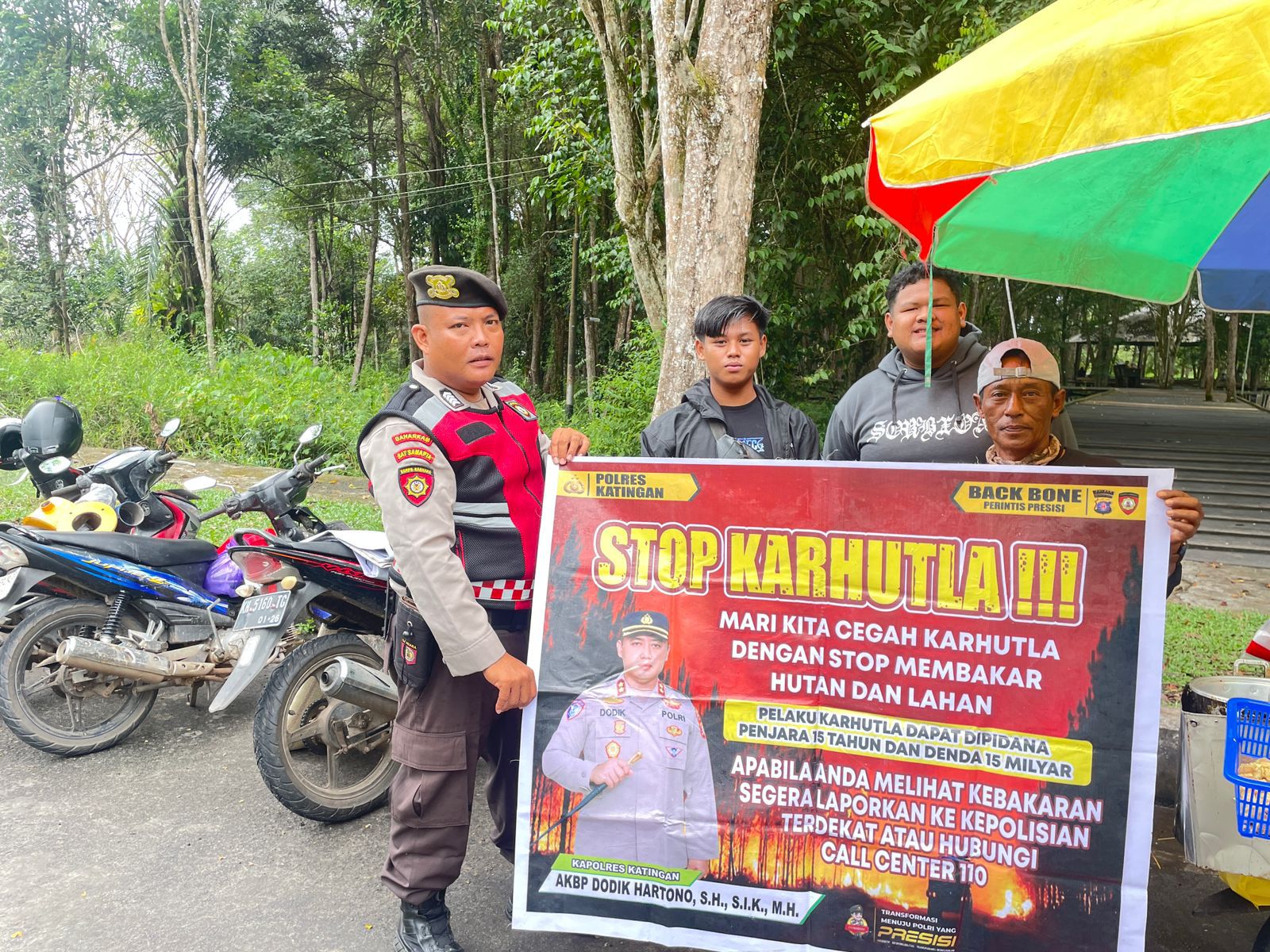 Personel Samapta Polres Katingan Sosialisasikan Pencegahan Karhutla kepada Masyarakat.