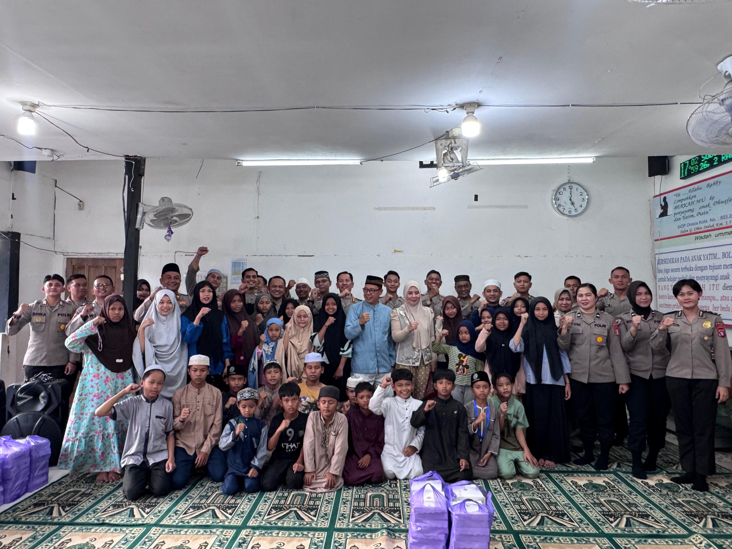 Berkah Bulan Ramadan, Personel Itwasda Polda Kalteng berbagi Takjil dan Buka Bersama di Panti Asuhan