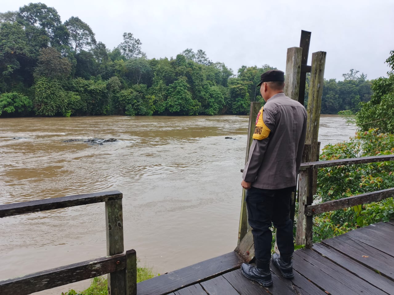 Piket Polsek Cek Debit Air Sungai Lamandau