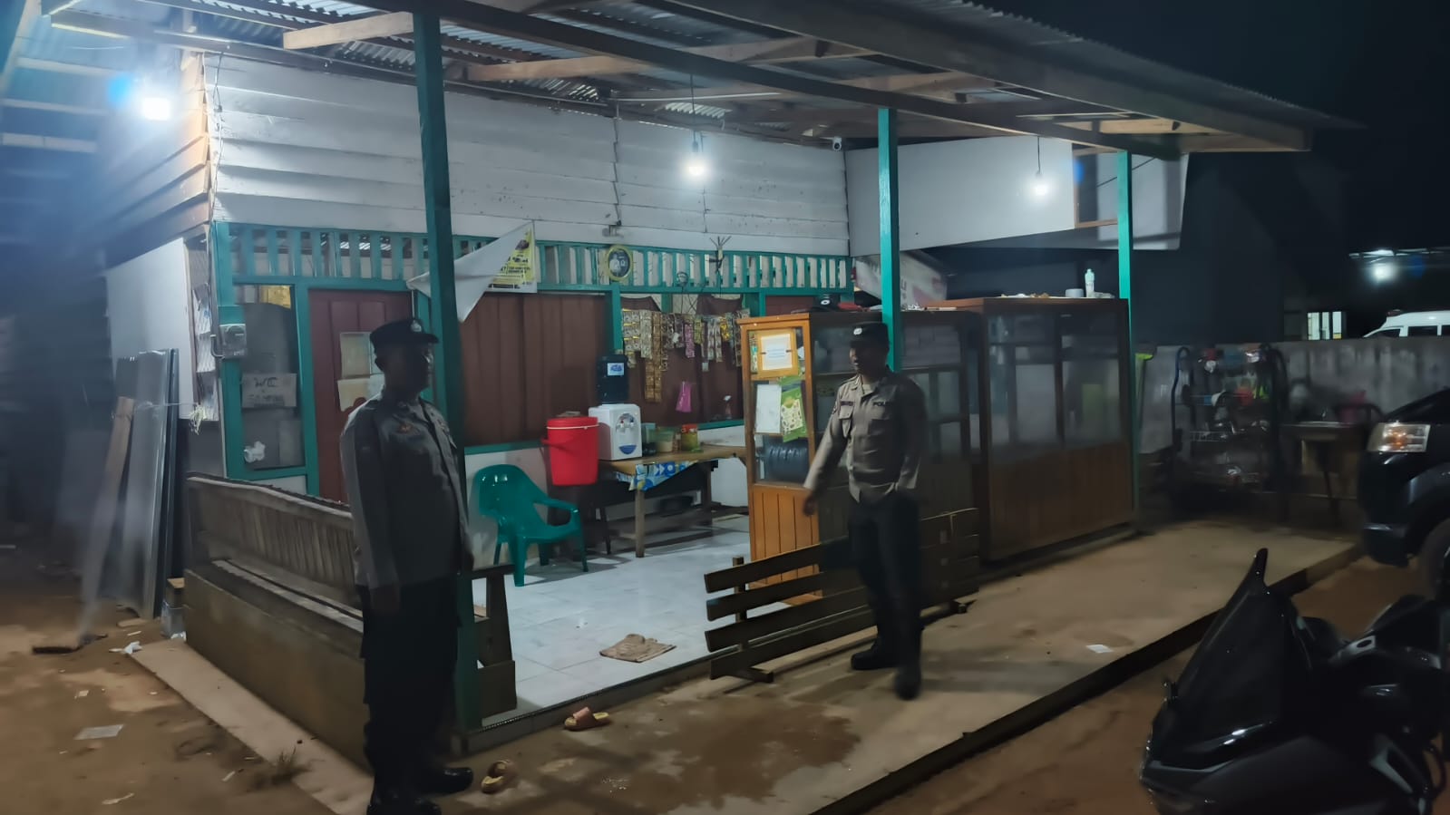 Piket Polsek Delang Sambangi Pedagang, Jalin Kedekatan dengan Masyarakat