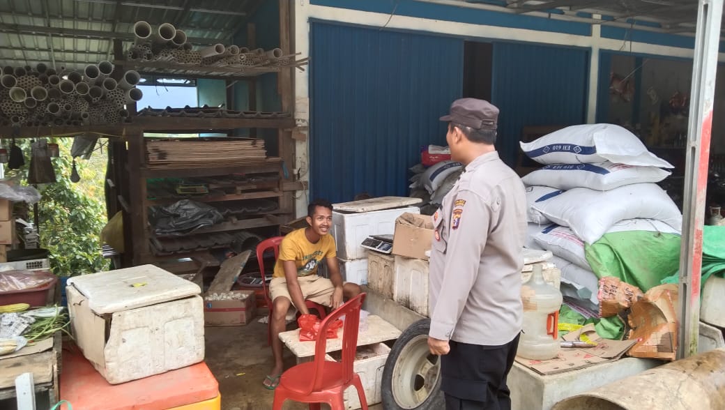 Piket Polsek Delang melaksanakan Silaturahmi ke warga masyarakat