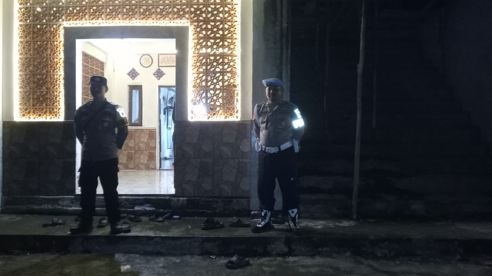 *Polsek Montallat Melaksanakan Kegiatan Pengamanan Ibadah Sholat Tarawih Selama Bulan Suci Ramadhan 1447 H / 2026 M