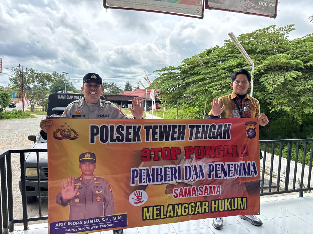 Antisipasi Tindak Pelanggaran Pungli, Personel Polsek Teweh Tengah Himbau Stop Pungli ke Warga