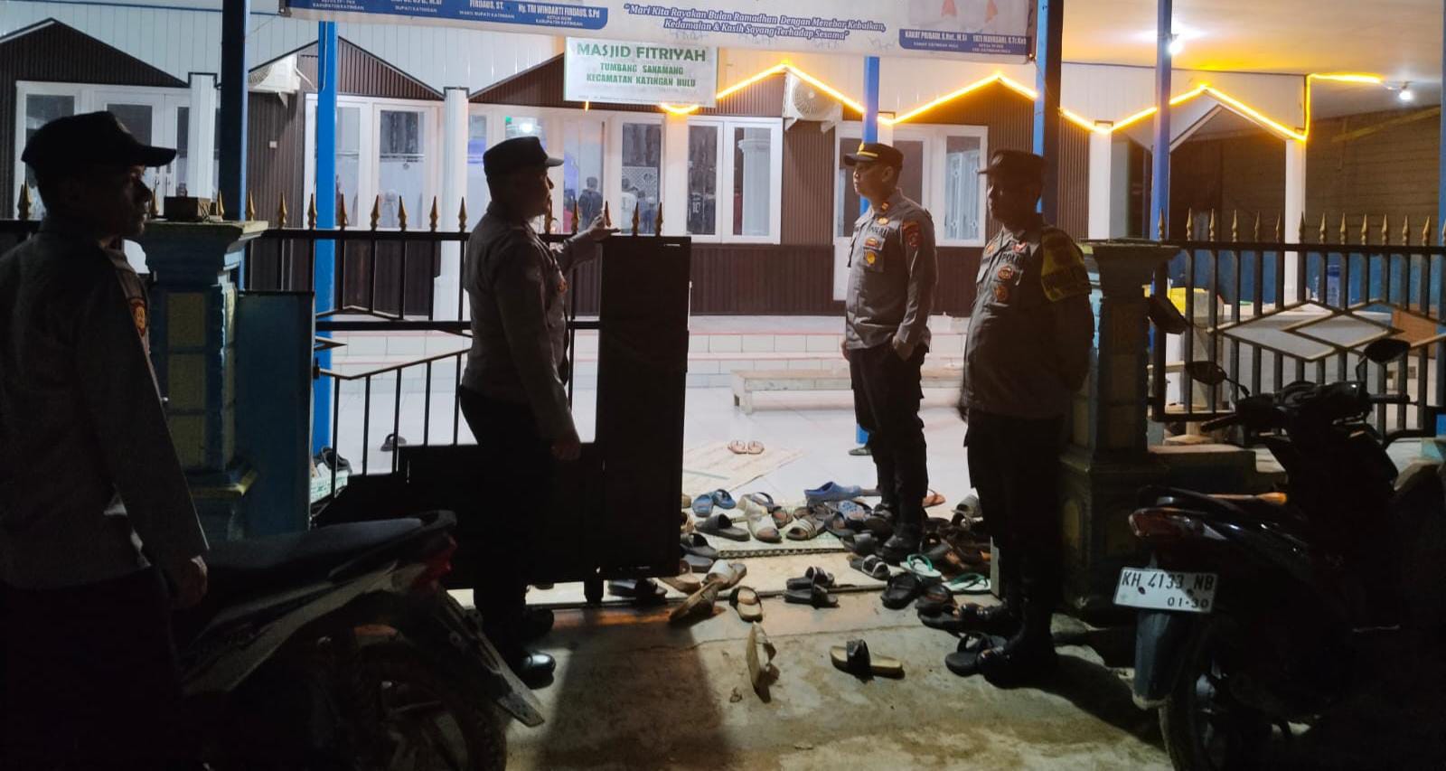 Piket Polsek Sanaman Mantikei laksanakan pam tarawih Ramadhan 2026, Polsek Sanaman Mantikei, Polres Katingan Amankan Ibadah Tarawih diwilayah Kecamatan Sanaman Mantikei Kabupaten Katingan.