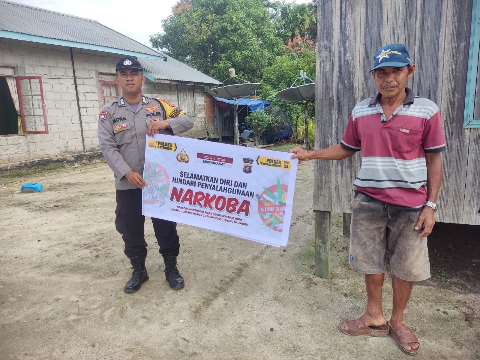 ‎Melalui Imbauan dan media spanduk, Polsek Tewang Sangalang Garing dan Pulau Malan Imbau Warga Tidak Terjerumus Penyalahgunaan Narkoba.