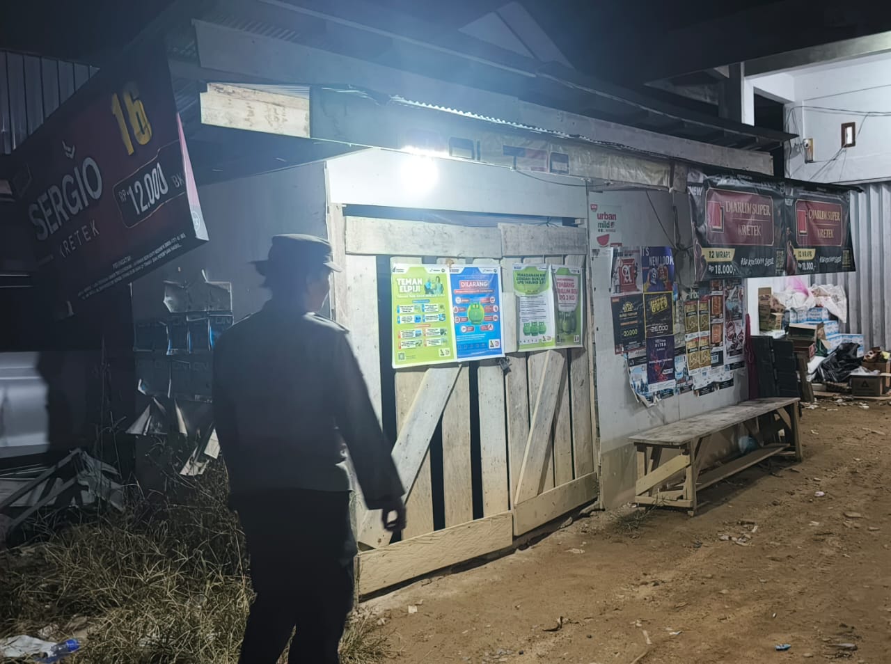 Piket Polsek laksanakan Patroli di Pasar di Wilkum Polsek Delang