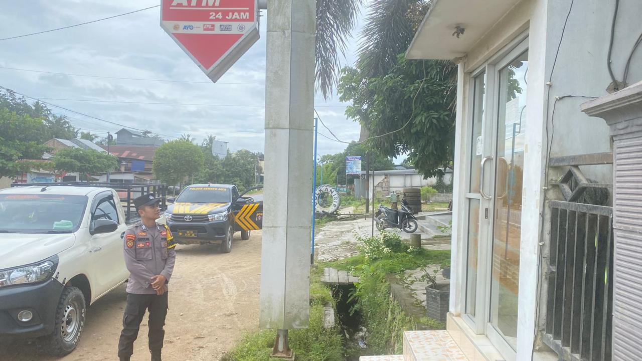 Sematu Jaya, Dalam rangka menjamin salah satu aktifitas warga dalam memenuhi kebutuhan sehari hari, anggota patroli Polsek Sematu Jaya melaksanakan patroli ke Megamart yang ada di wilayah Polsek Sematu Jaya