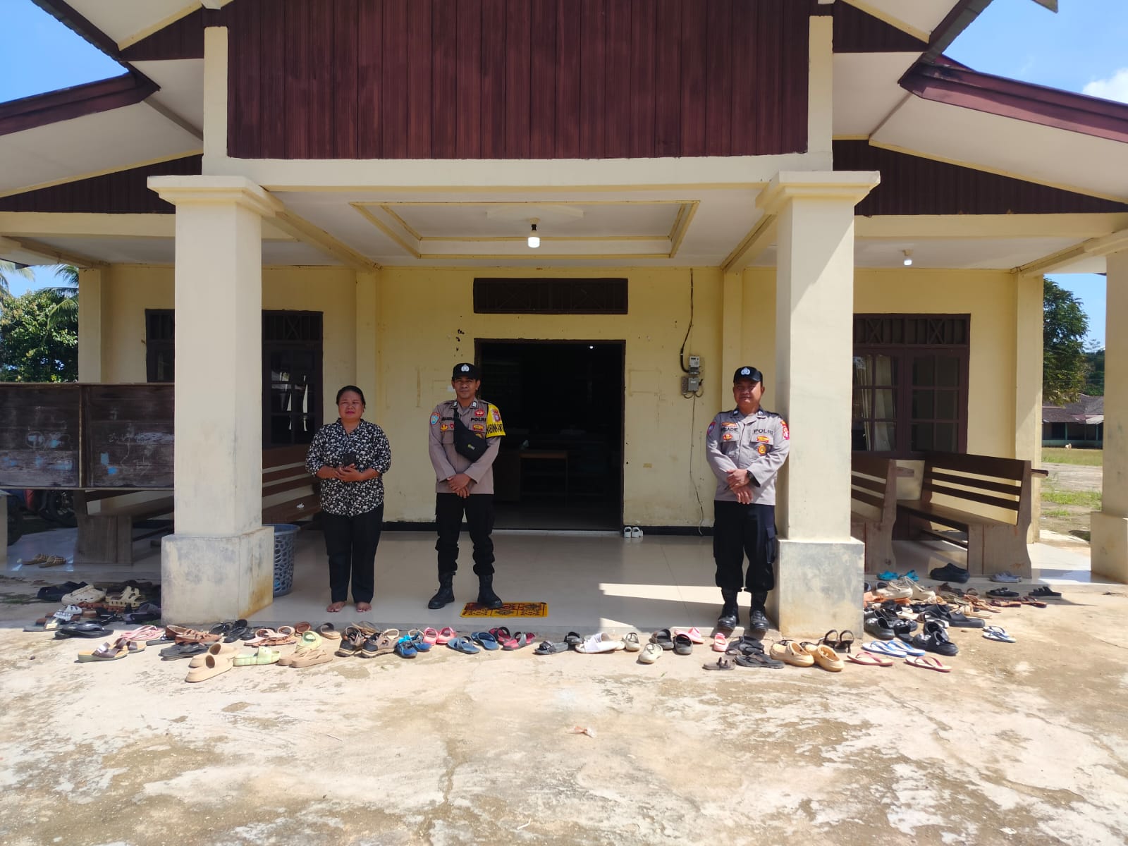 Optimalisasi Pengamanan Gereja oleh Polsek Marikit demi Pelayanan Prima