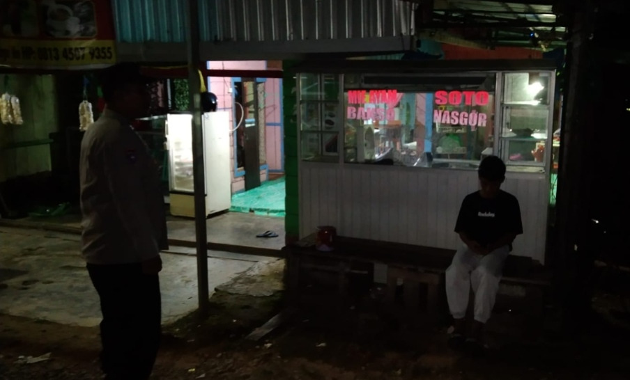 Piket Polsek Delang melaksanakan Silaturahmi ke warga masyarakat