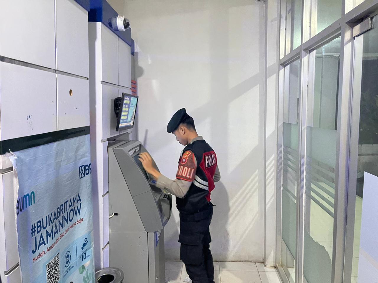Piket Samapta melaksanakan Patroli di Objek-objek Vital Bank ATM