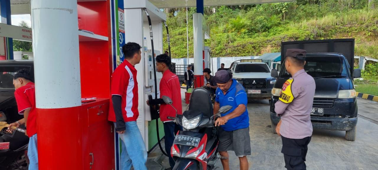 Cegah Gangguan Kamtibmas, Piket Polsek Sematu jaya Patroli ke SPBU