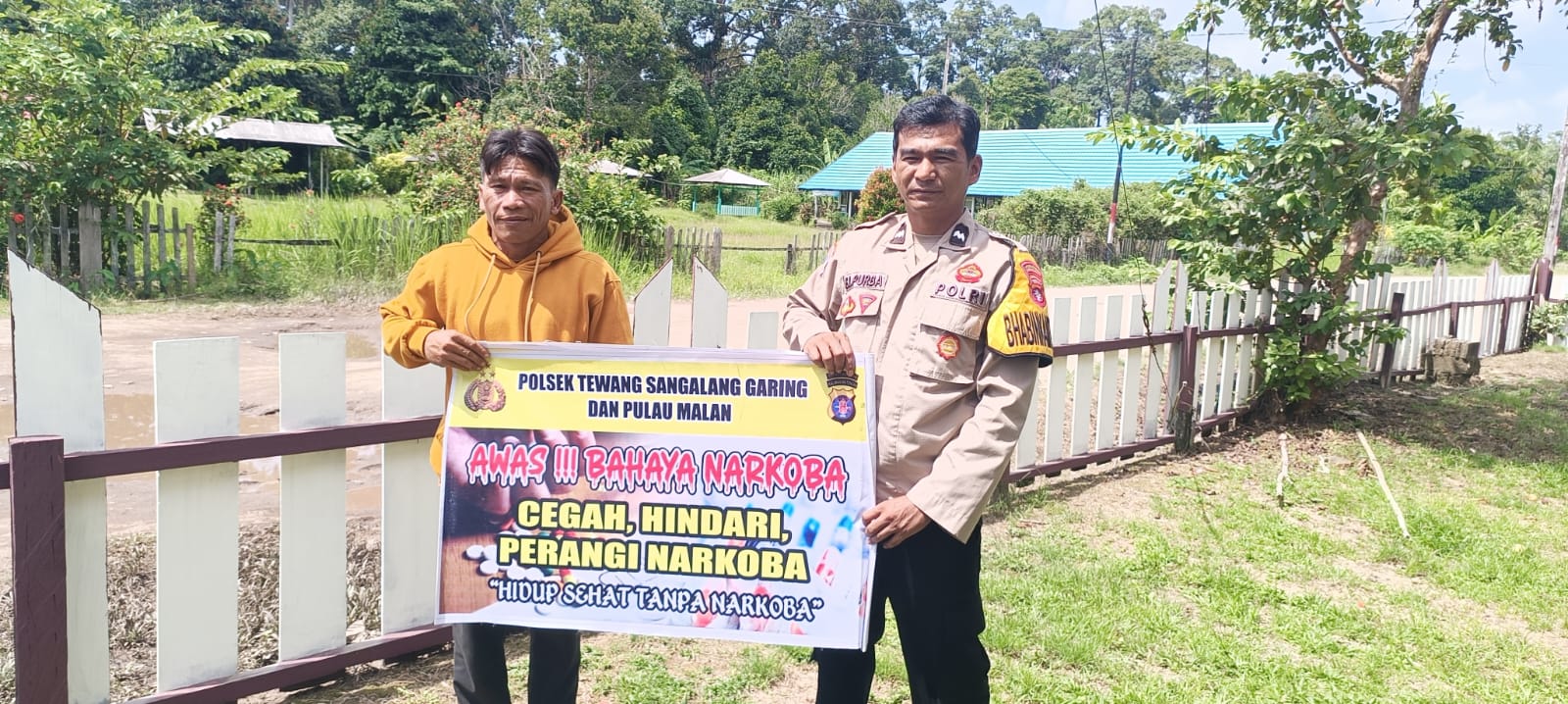 Melalui Media Spanduk, Polsek Tewang Sangalang Garing dan Pulau Malan Imbau Warga Tidak Terjerumus Penyalahgunaan Narkoba.