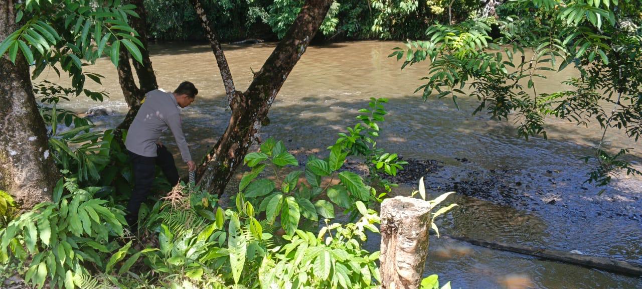 Piket Polsek Delang cek debit air DAS Delang