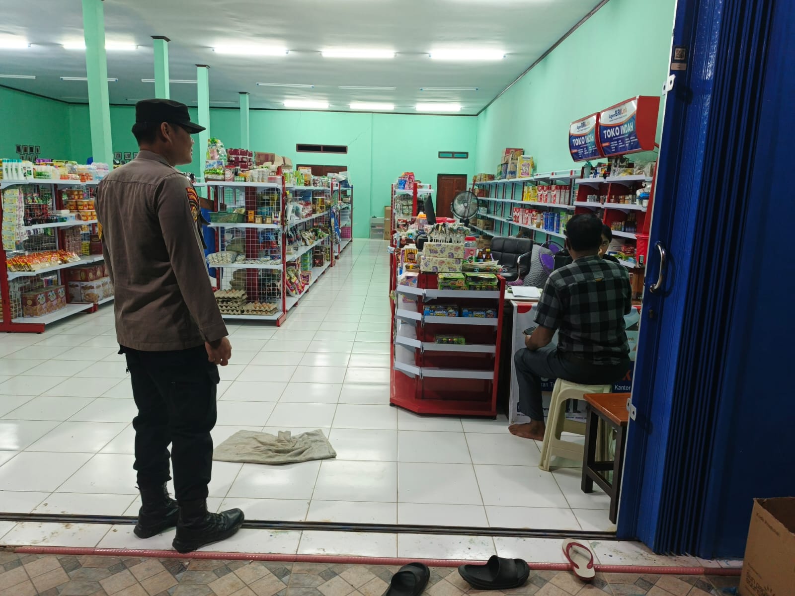 Personil Polsek Lamandau Sambang Ke Pedagang