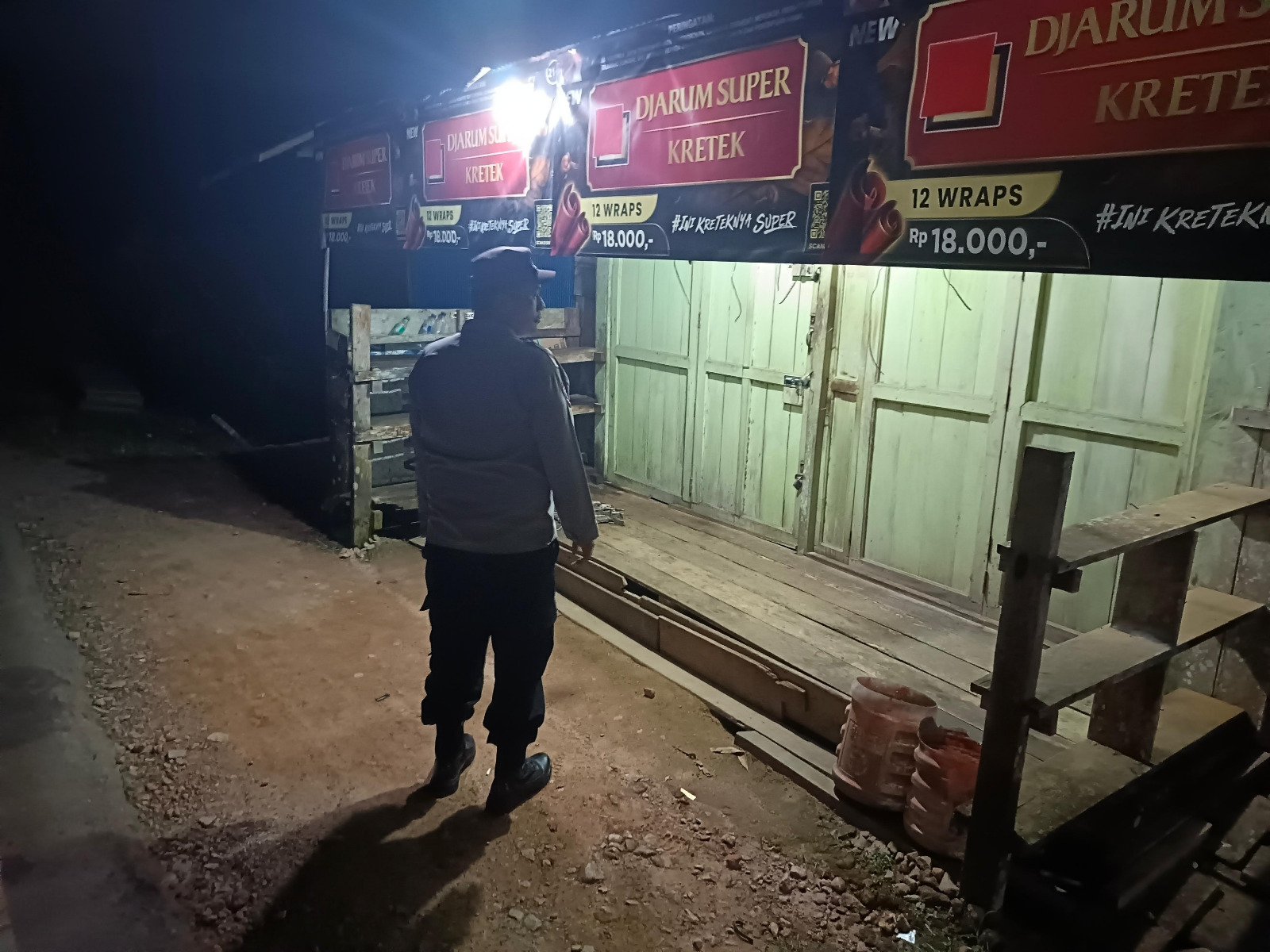 Piket Polsek melaksanakan giat patroli Tempat Objek Vital di wilkum Polsek Delang