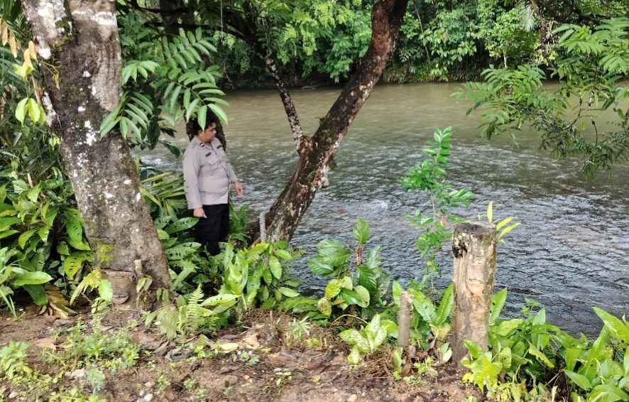 Piket Polsek Delang melaksanakan Silaturahmi ke warga masyarakat