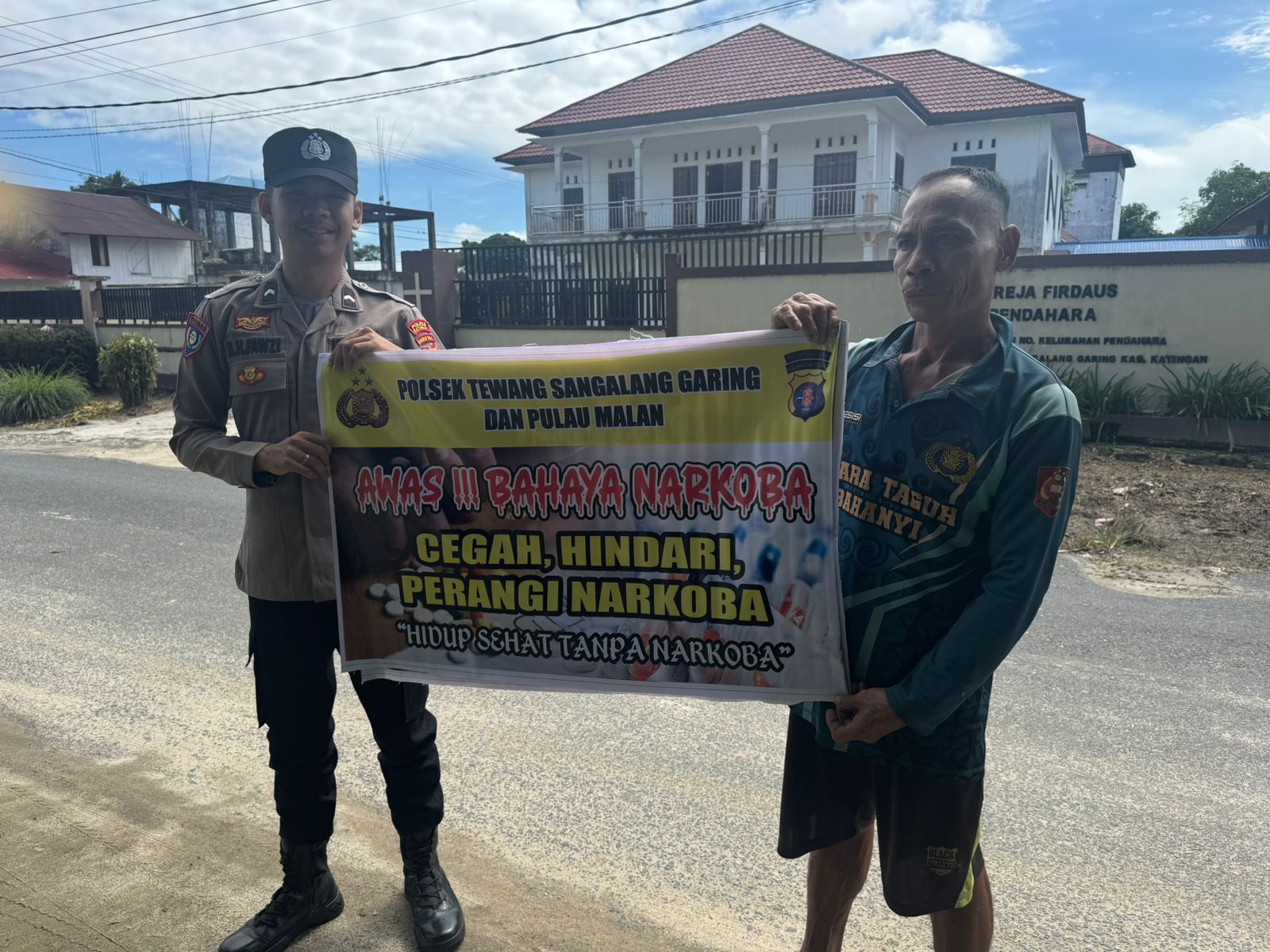 ‎Melalui Media Spanduk, Polsek Tewang Sangalang Garing dan Pulau Malan Imbau Warga Tidak Terjerumus  Penyalahgunaan Narkoba.