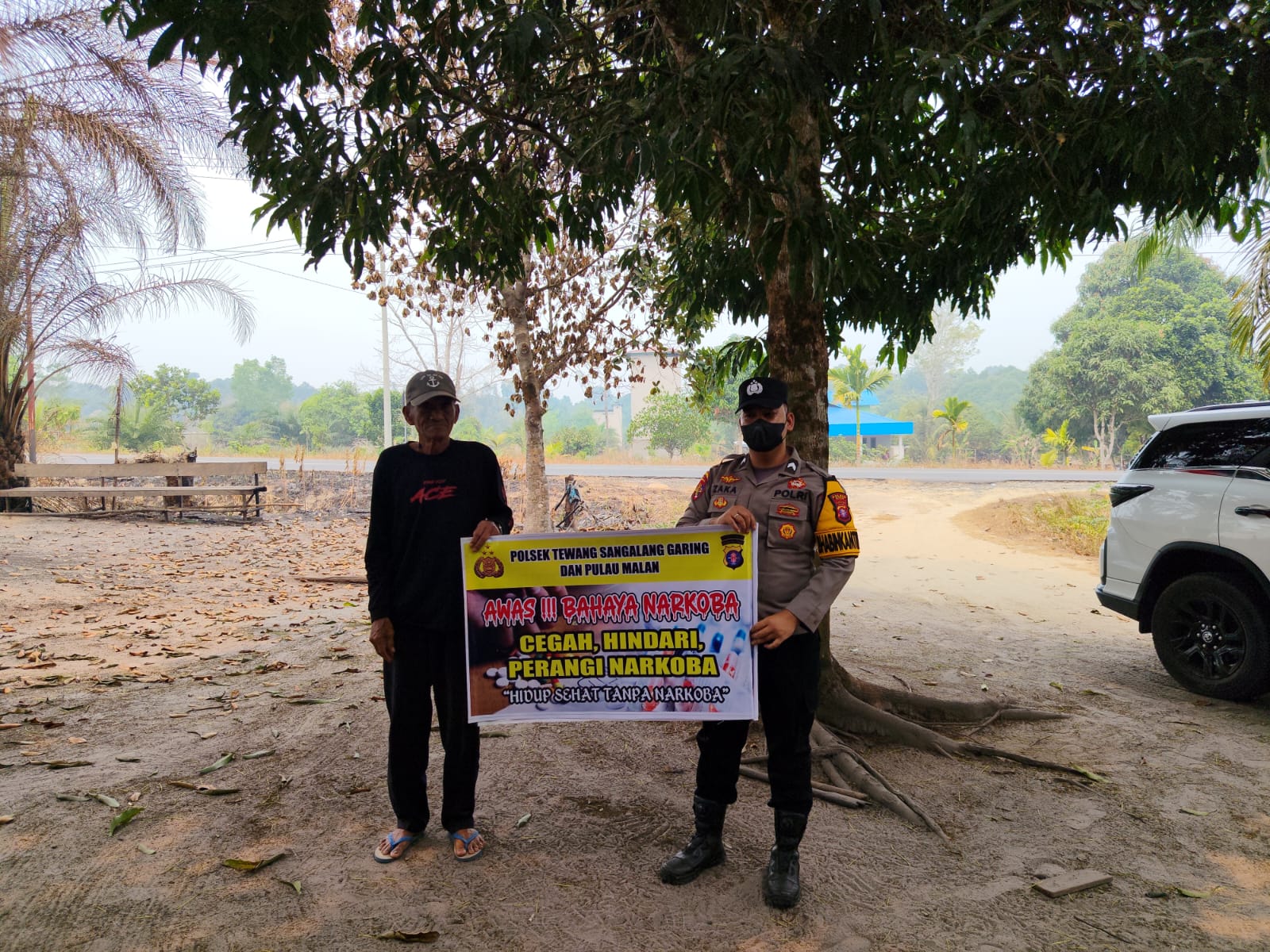 Melalui Imbauan dan media spanduk, Polsek Tewang Sangalang Garing dan Pulau Malan Imbau Warga Tidak Terjerumus Penyalahgunaan Narkoba.