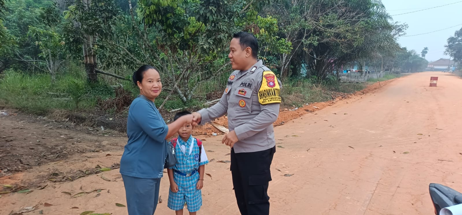 BHABINKAMTIBMAS POLSEK KATINGAN HULU SAMBANGI WARGA.