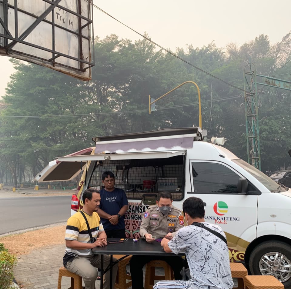 DITLANTAS POLDA KALTENG GELAR PELAYANAN SAMSAT KELILING DI CFD
