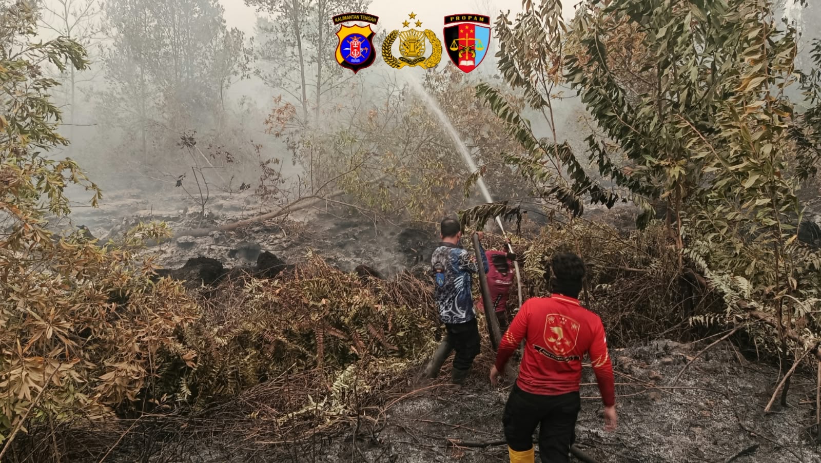 Tak Kenal Lelah, Satgas Bidpropam Polda Kalteng Sigap Padamkan Karhutla di Maduhara
