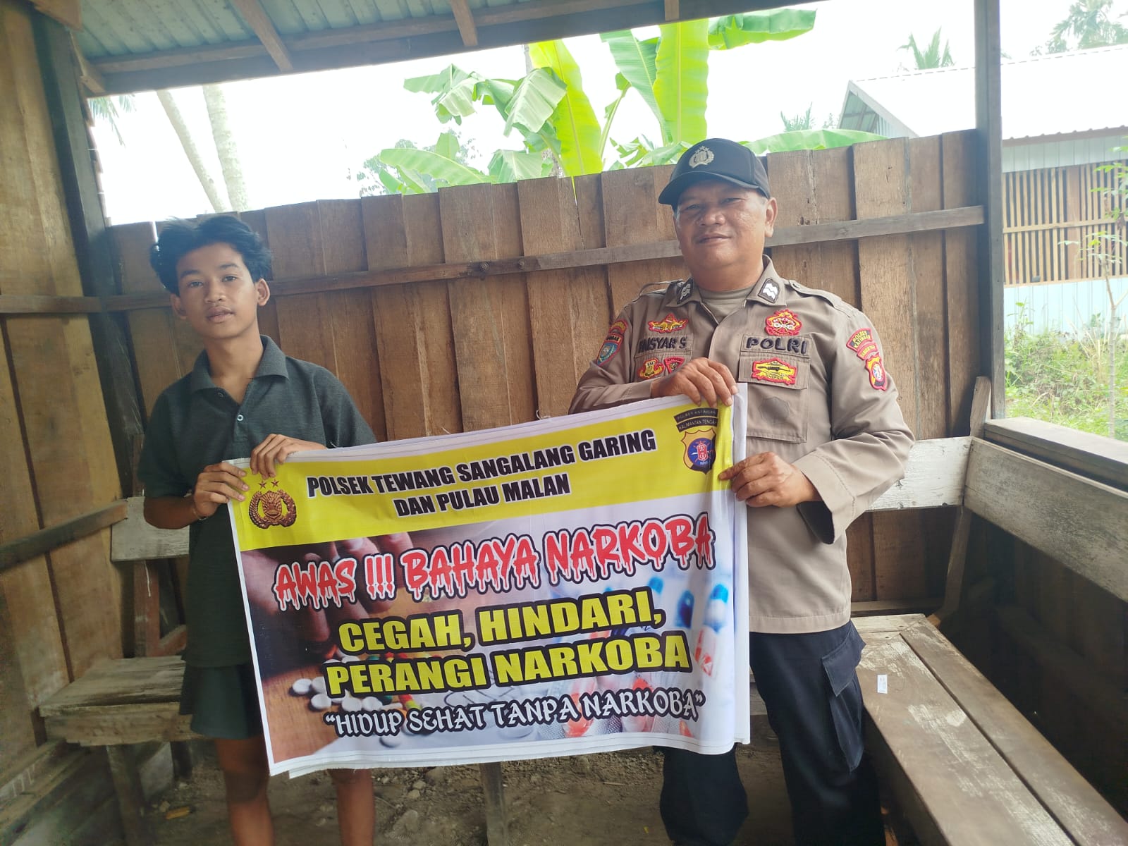 ‎Melalui Media Spanduk, Polsek Tewang Sangalang Garing dan Pulau Malan Imbau Warga Tidak Terjerumus  Penyalahgunaan Narkoba.