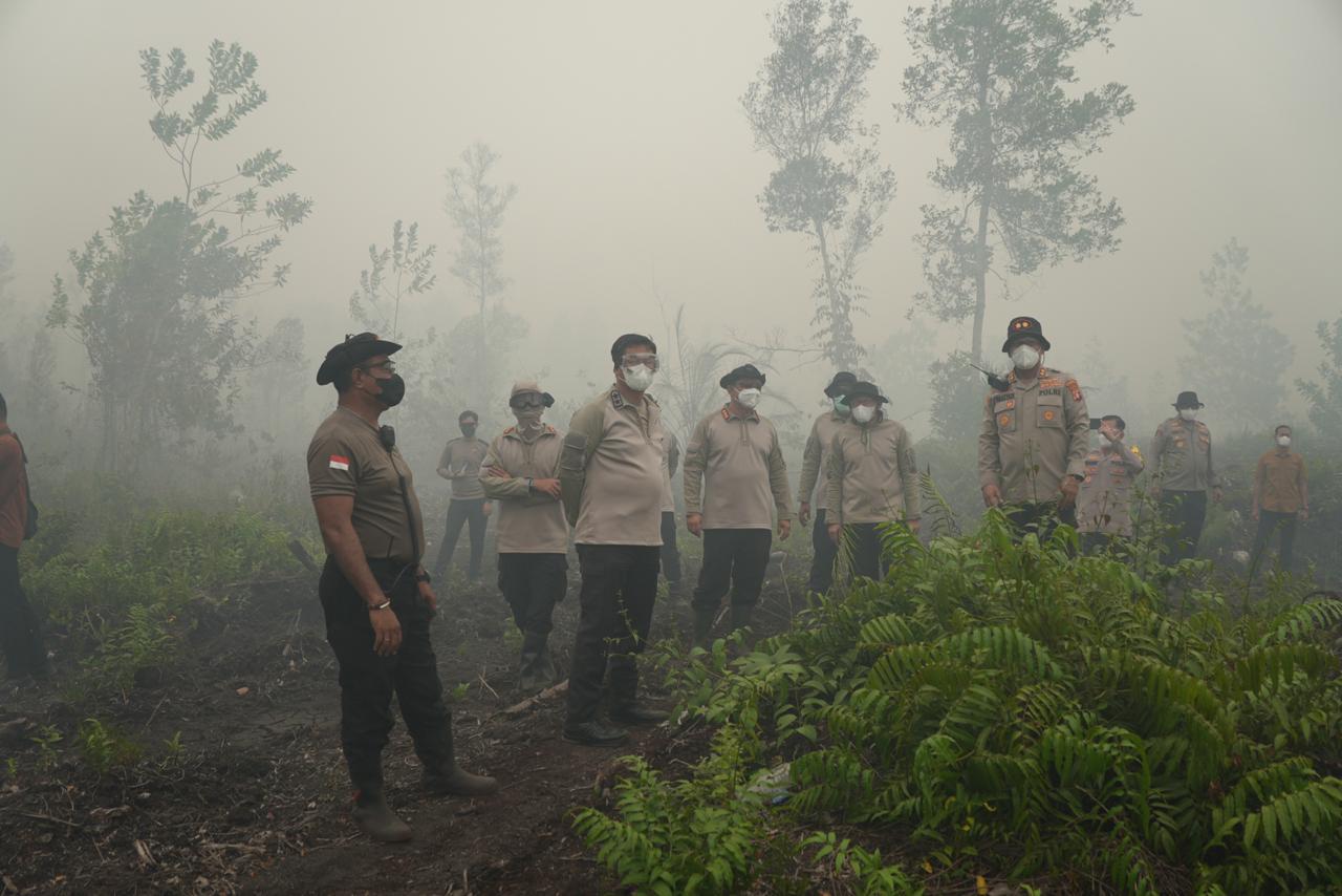 Cek Karhutla di Km 17 Hingga 23 Palangka Raya, Kapolda Kalteng Optimalkan Penambahan Sumur Bor Permudah Pemadaman