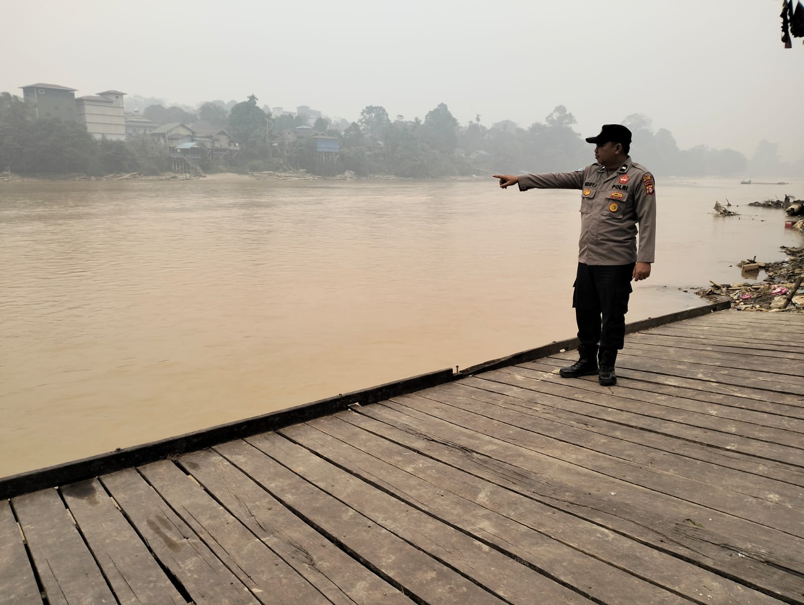 Antisipasi Banjir, Polsek Marikit Monitoring Debit Air DAS Katingan di Desa Tumbang Hiran