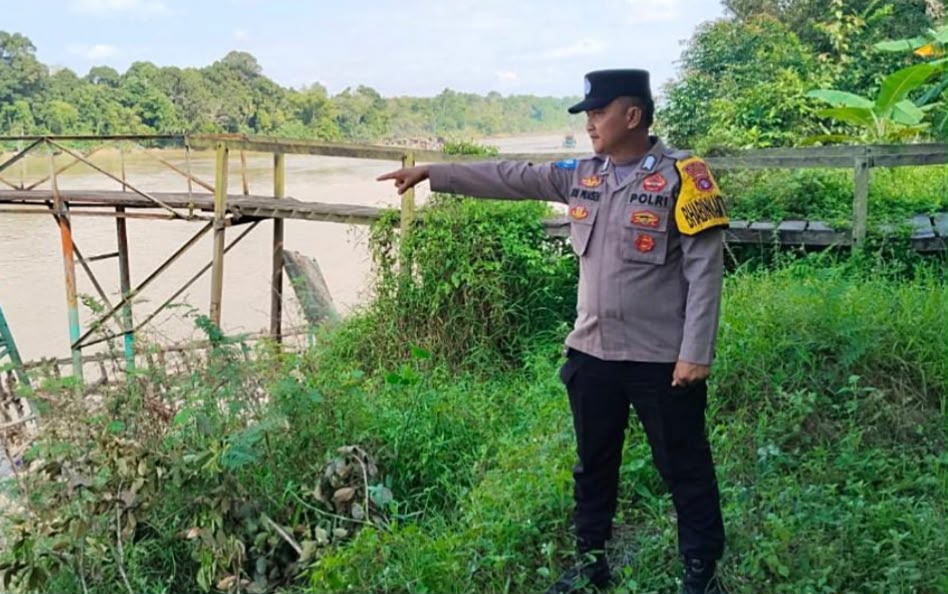 Deteksi Banjir, Polsek Tewang Sangalang Garing dan Pulau Malan Cek Ketinggian Debit Air