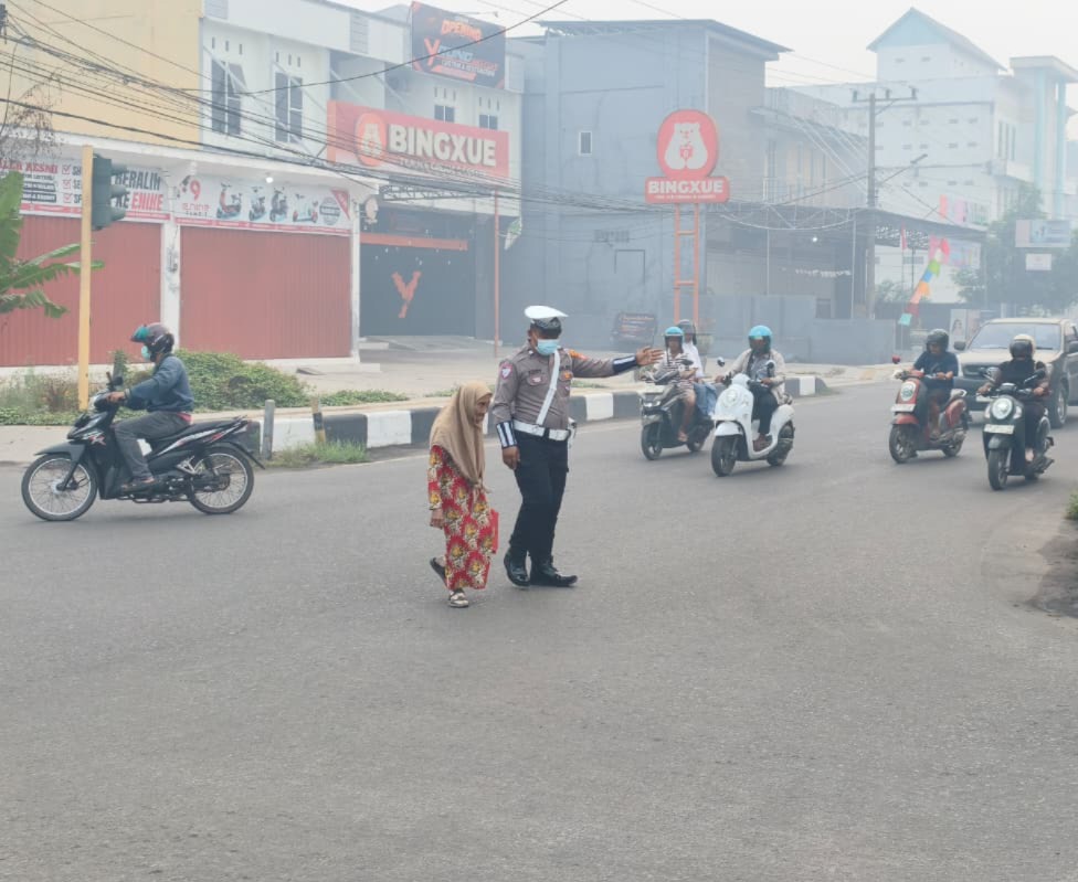 DITLANTAS POLDA KALTENG BERIKAN IMBAUAN KESEHATAN SERTA UTAMAKAN KESELAMATAN DI JALAN