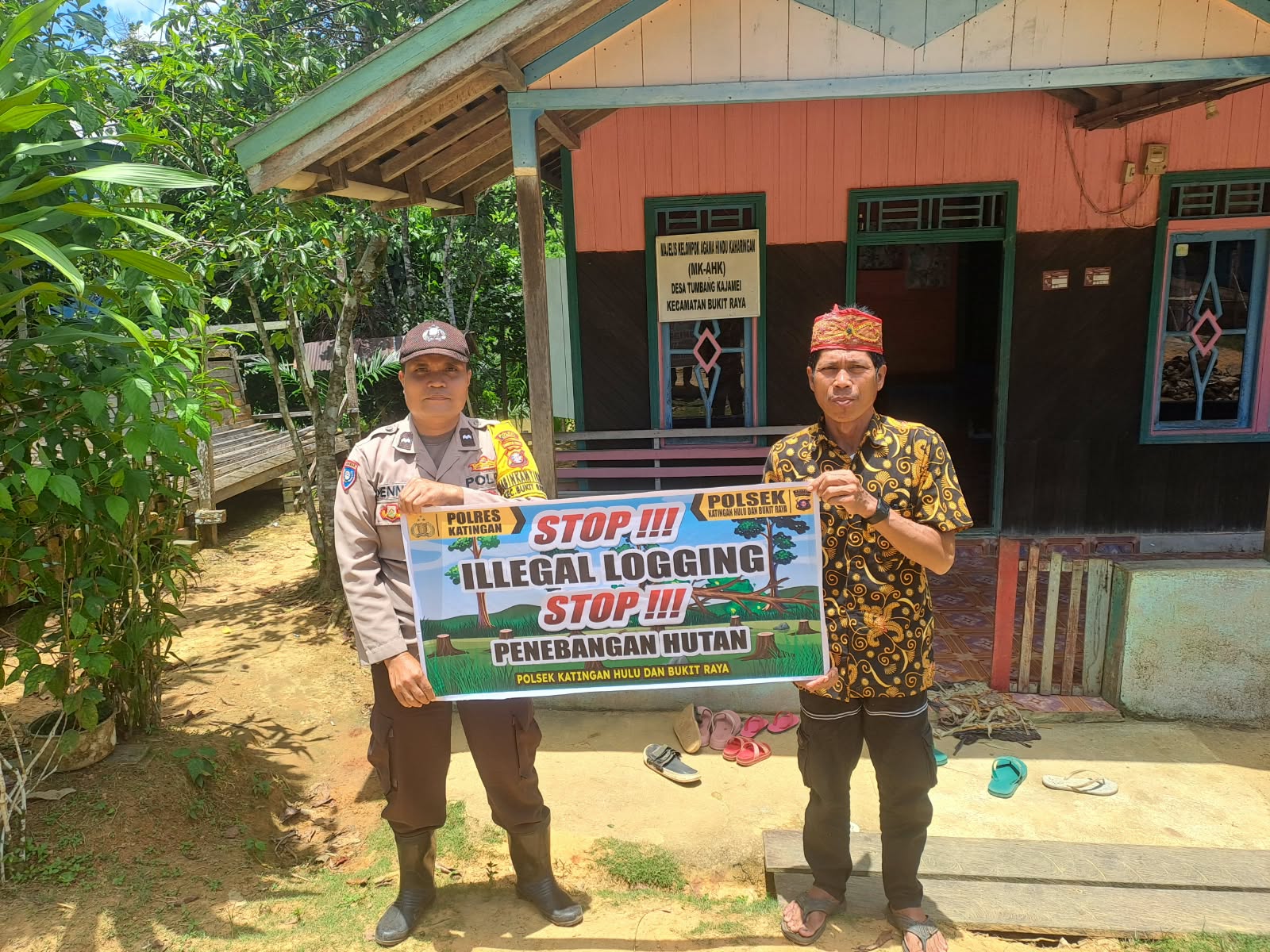 Upaya Pencegahan Penebangan Hutan secara Liar (Ilegal Logging), Bhabinkamtibmas sosialisasi kepada masyarakat.