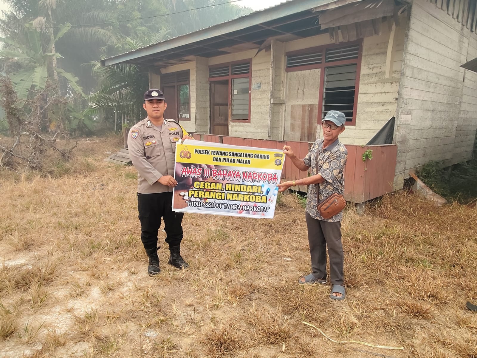 ‎Melalui Imbauan dan media spanduk, Polsek Tewang Sangalang Garing dan Pulau Malan Imbau Warga Tidak Terjerumus Penyalahgunaan Narkoba.