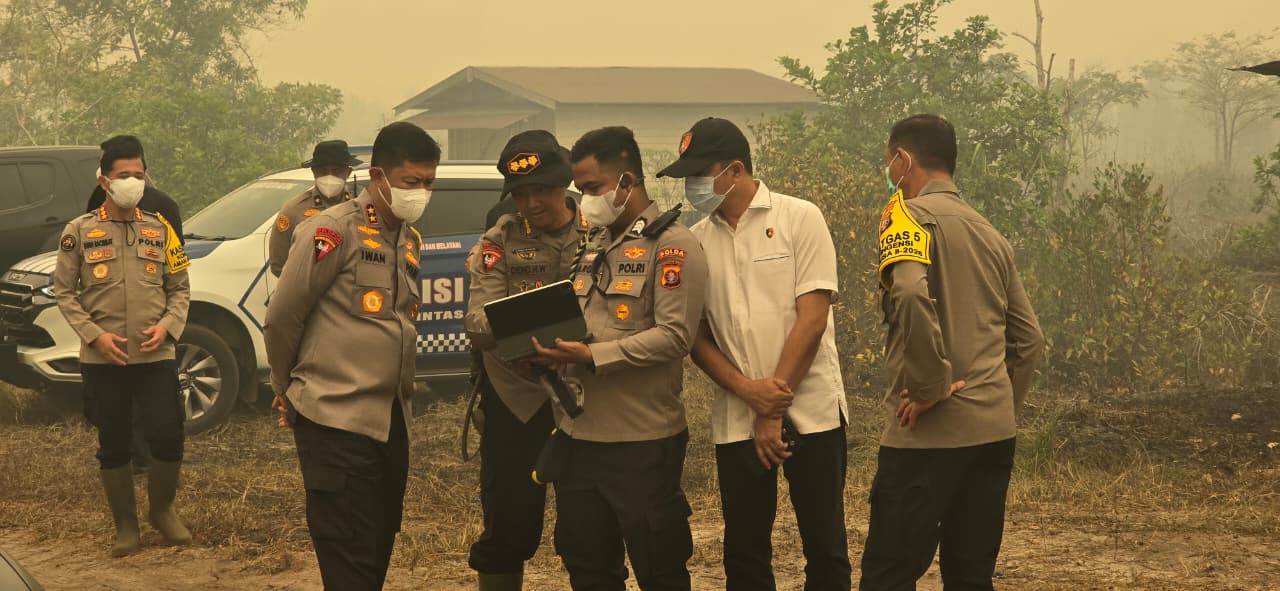 Kapolda Kalteng Tinjau Langsung Titik Api di Tjilik Riwut Km. 39 Palangka Raya, Pastikan Penanganan Karhutla Berjalan Optimal