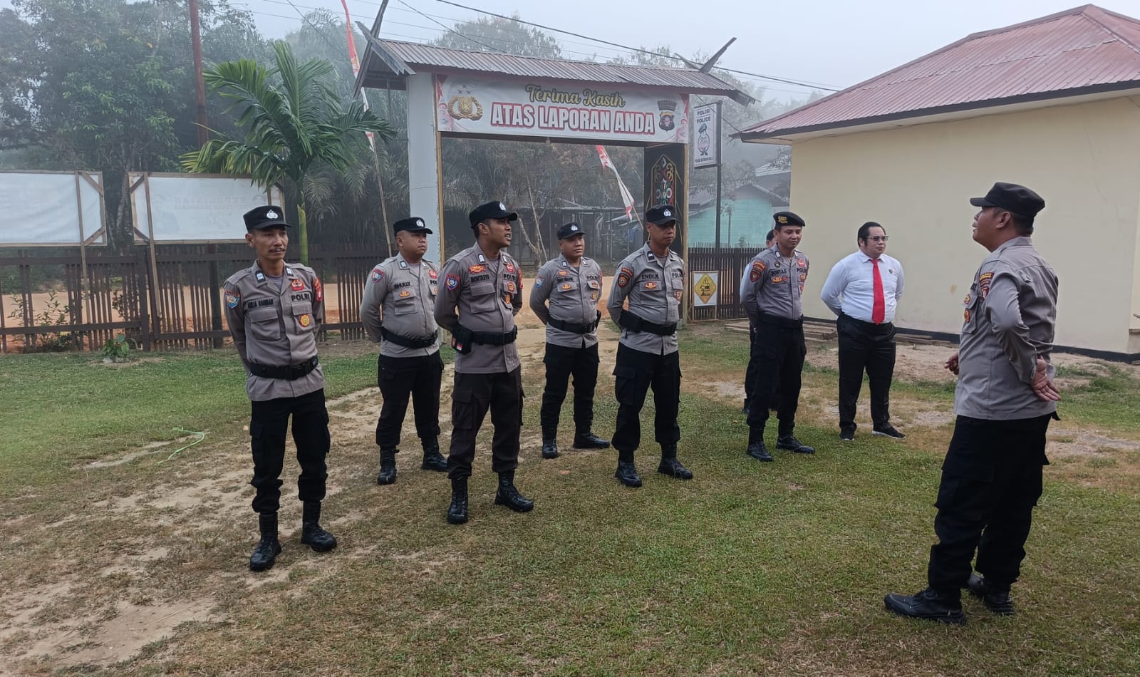 Personel Polsek Katingan Hulu Laksanakan Apel Pagi Sebelum Piket.