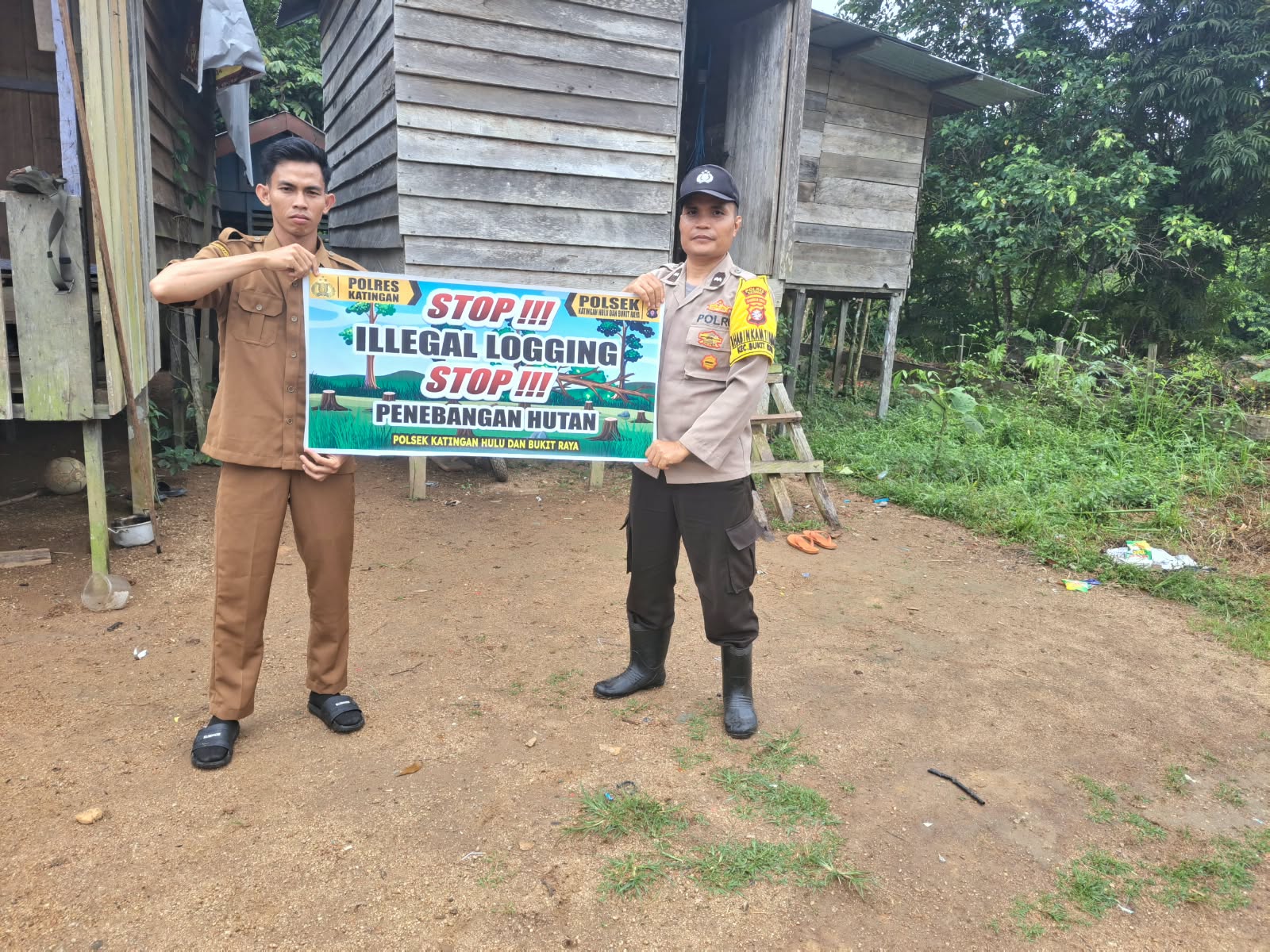 Upaya Pencegahan Penebangan Hutan secara Liar (Ilegal Logging), Bhabinkamtibmas sosialisasi kepada masyarakat.